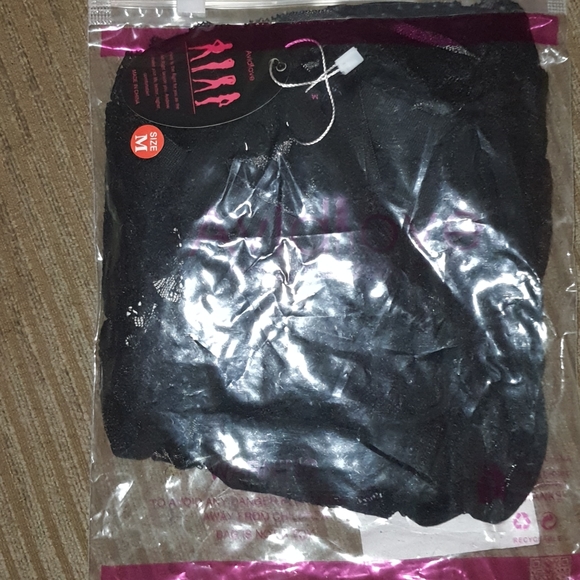 NWT Women's Seductive Lace Set - Picture 3 of 3